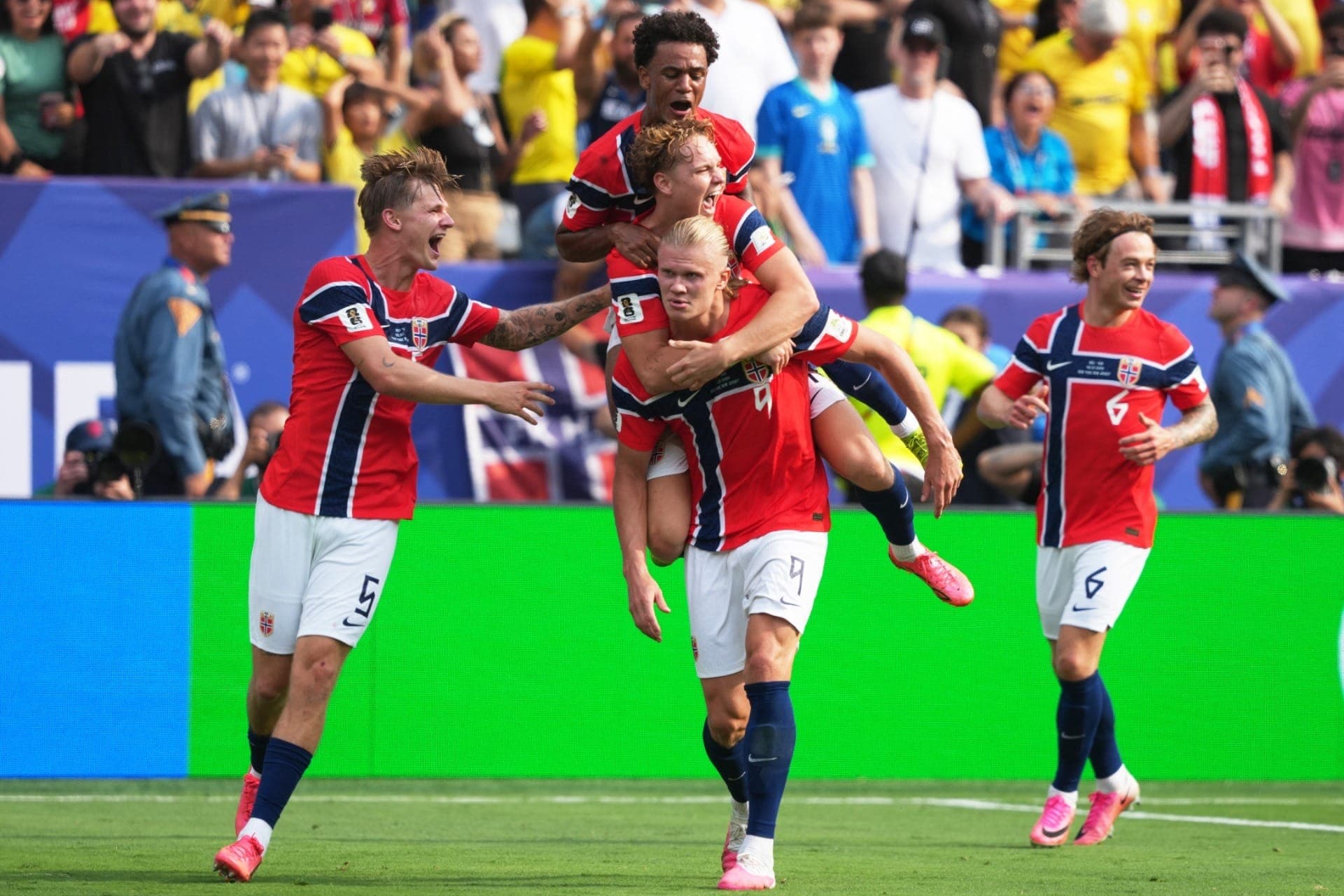 Haaland celebra gol contra o Brasil nas oitavas de final da Copa do Mundo 2026