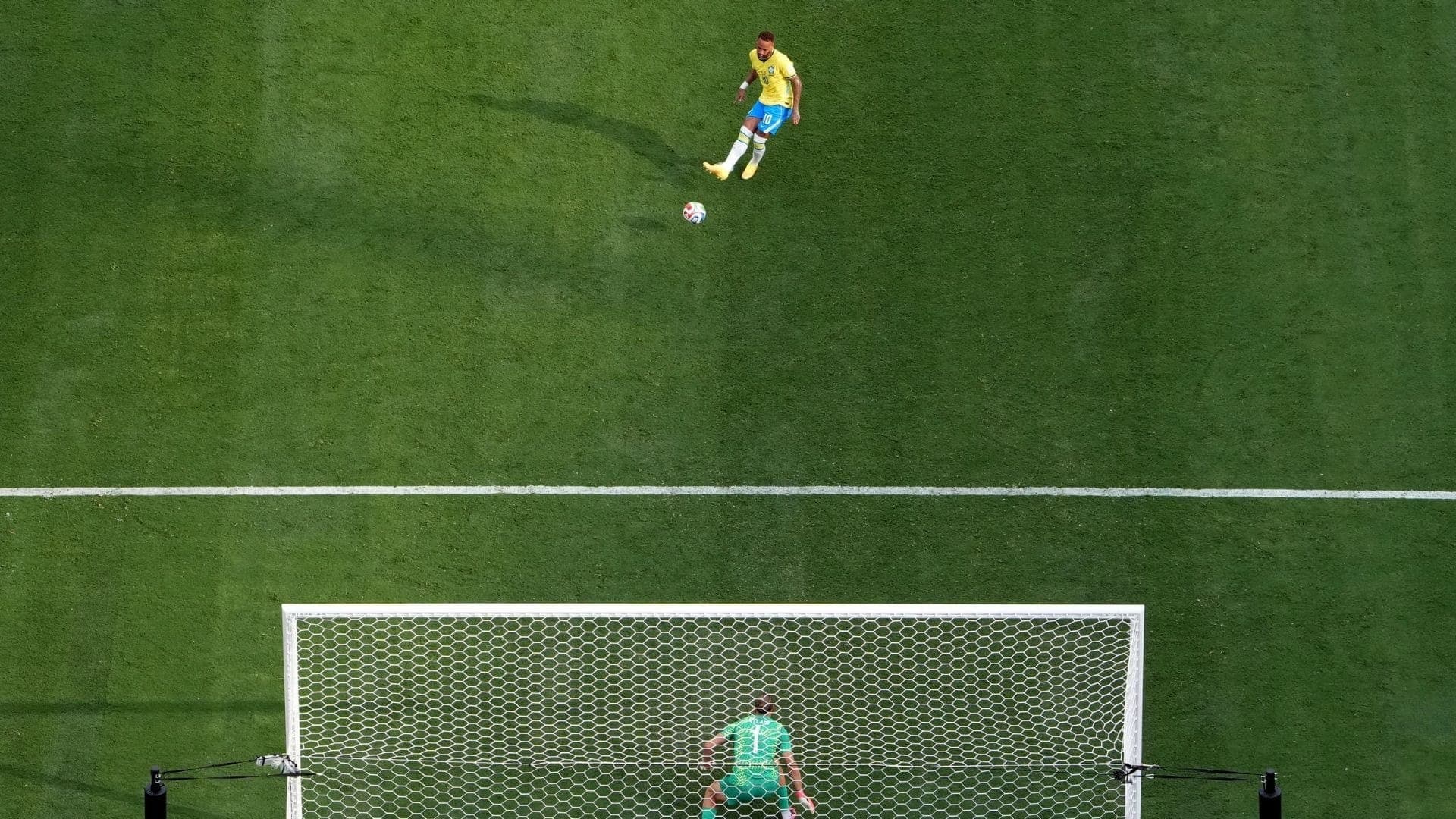 Neymar bate pênalti e diminui a vantagem para o Brasil