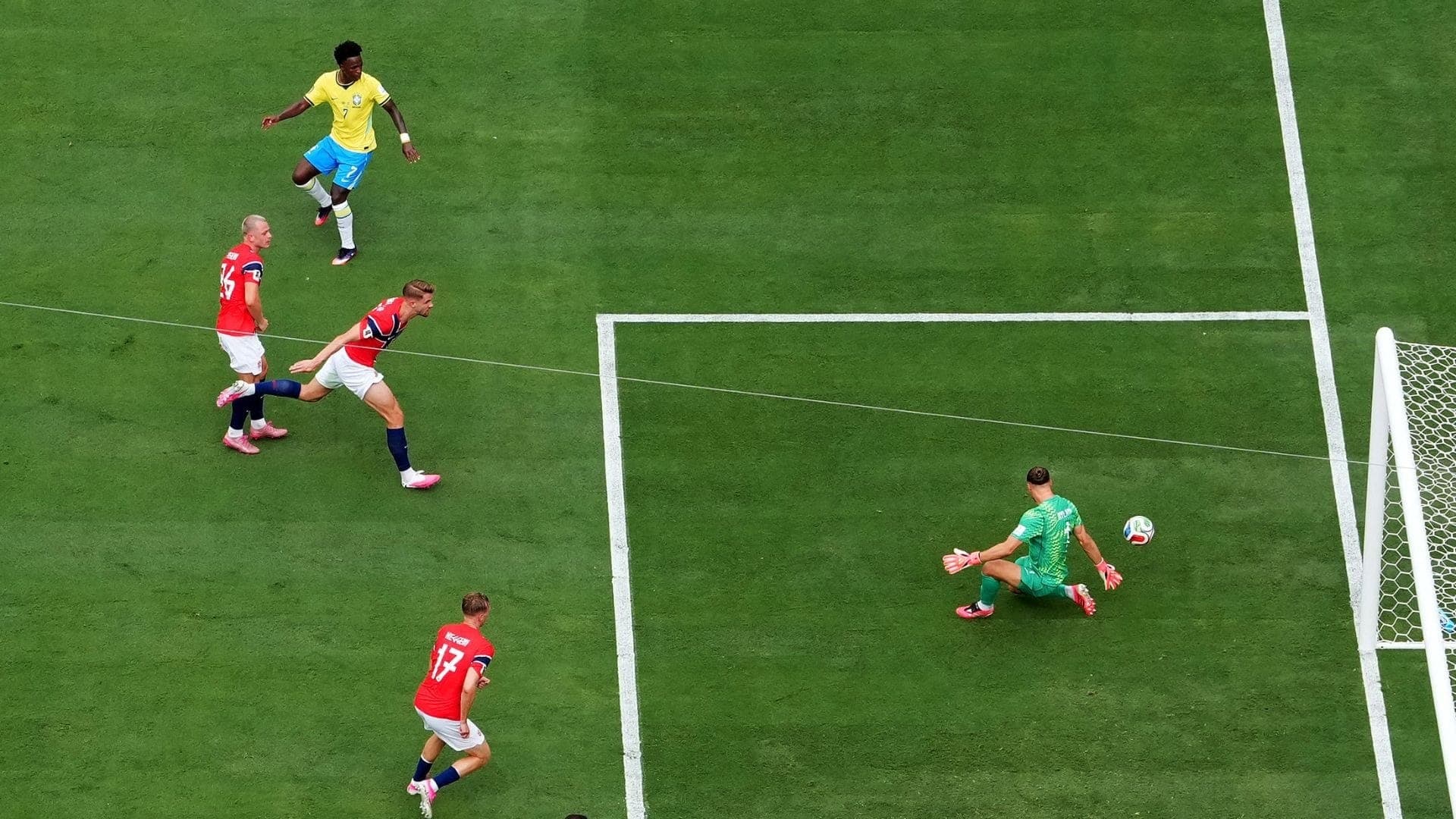 Vini Jr. perde gol durante o primeiro tempo