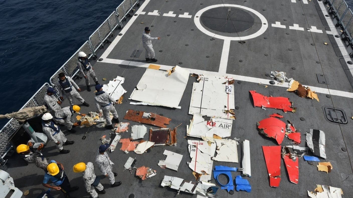 Equipes continuam mobilizadas para localizar os cinco tripulantes que estavam a bordo da aeronave