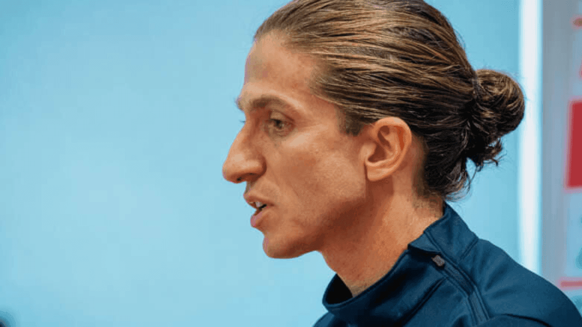 Filipe Luís durante entrevista no Monaco