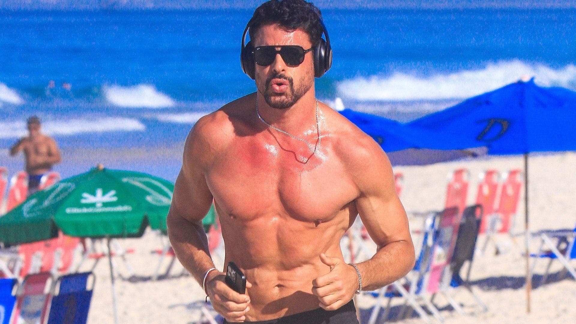 Cauã Reymond na praia