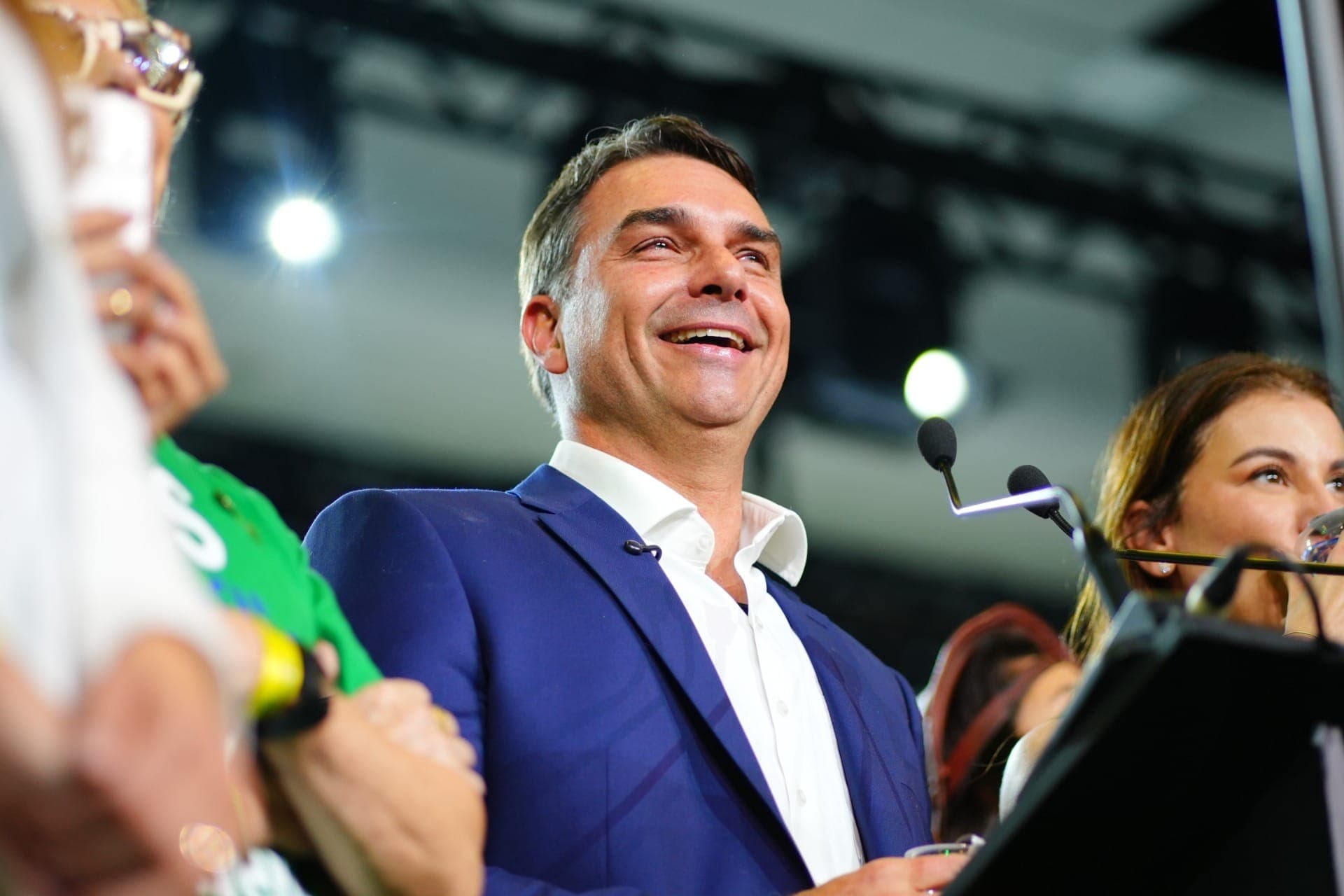 Flávio Bolsonaro, candidato do PL à Presidência, disse que mistura de etanol à gasolina é "reduflação"