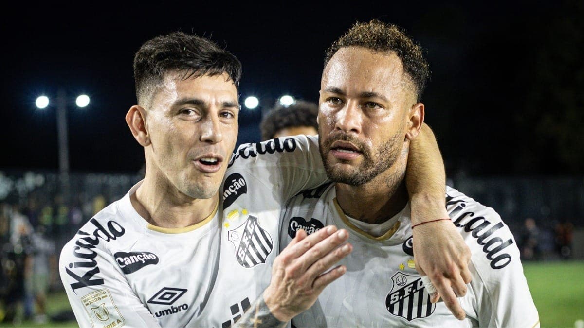 Escobar e Neymar comemoram vitória do Santos contra o Vasco