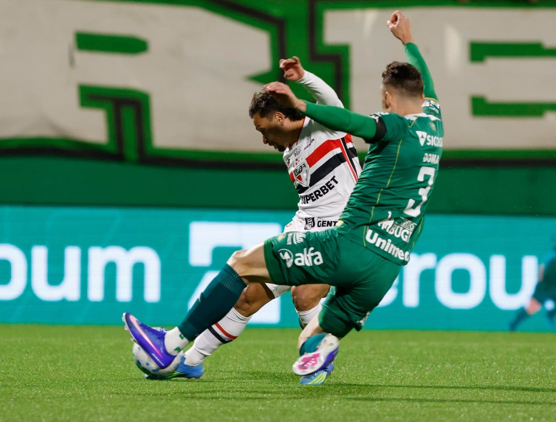 Artur é travado contra a Chapecoense