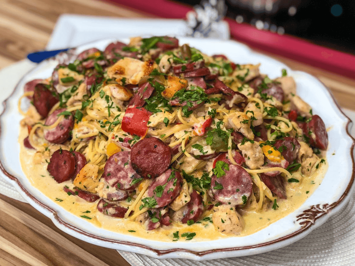 Macarrão de uma panela só é receita cremosa ensinada pela Dona Dirce
