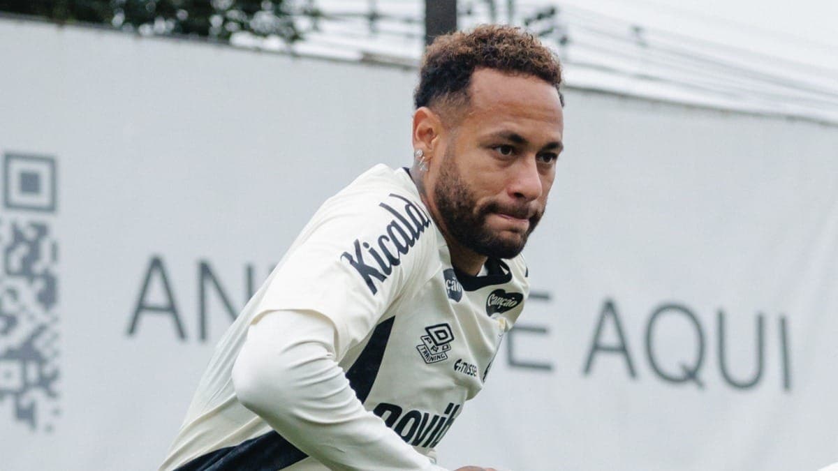 Neymar em treino do Santos no CT Rei Pelé
