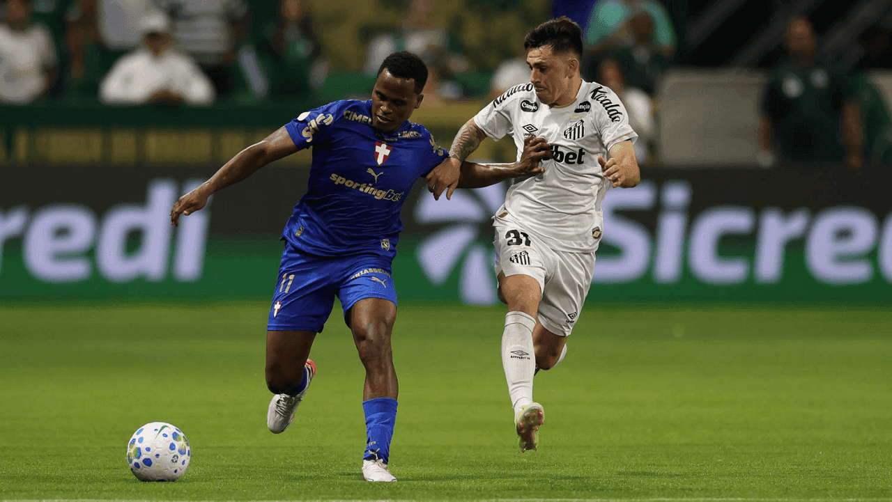 Arias teve lesão e foi substituído no clássico contra o Santos