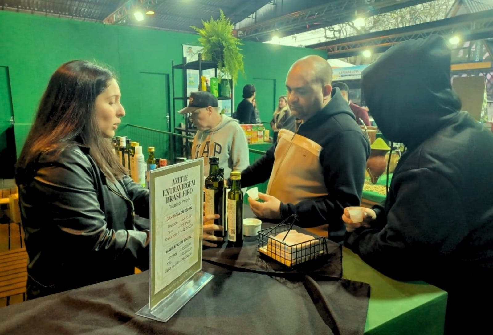 No Pavilhão Internacional da feira, um espaço coletivo organizado pelo Instituto Brasileiro de Olivicultura (Ibraoliva)